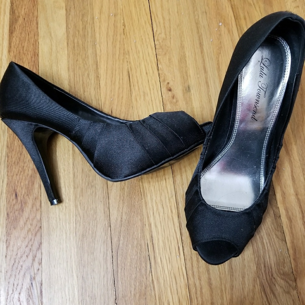 Lulu Townsend Black Peep Toe Heels